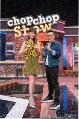 高白手套色布偶猫胸腹白色区域与爪部白斑